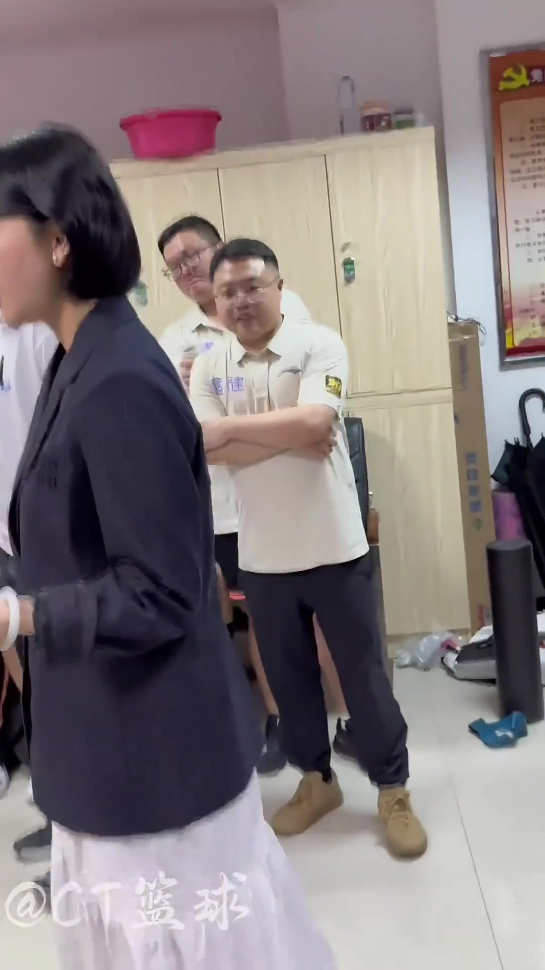 体育直播-双杀广东！福建执行董事伍佰兰表扬全队 皮特森比手势要3倍赢球奖
